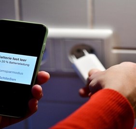 خبراء .. شاحنك السريع يمكن أن يشعل هاتفك