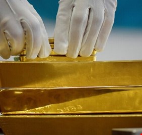 خبير: الدولار على وشك الانهيار والعالم سيعود إلى معيار الذهب