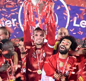 رسميا.. نجم ليفربول يتوج بجائزة أفضل لاعب في الدوري الإنجليزي