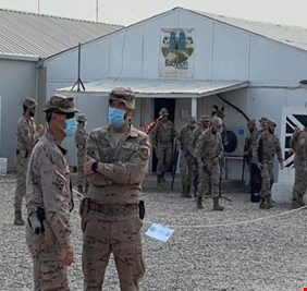 قوات التحالف تغادر قاعدة بسماية بعد يوم واحد من إستهدافها بالصواريخ، فهل سترحل القوات الدولية فعلاً، أم ان في الأمر سراً ما ؟