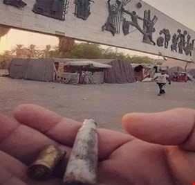 دماء في ساحة التحرير، ومتظاهرون يقطعون الطرق في الجنوب .. والحكومة بإمكاناتها الضعيفة عاجزة عن حل الأزمات