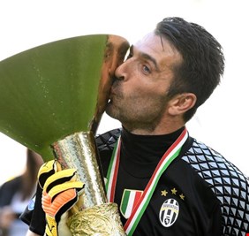 الفيفا يحتفي بإنجاز بوفون التاريخي