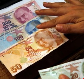 الليرة التركية تهبط لمستوى قياسي أمام اليورو