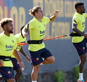 دفعة ثلاثية لبرشلونة قبل موقعة نابولي