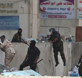 بعد القتل ببنادق الصيد، قوات حفظ النظام تتوجه لتعرية المتظاهرين من لباسهم .. فيديو يشعل مواقع التواصل الإجتماعي