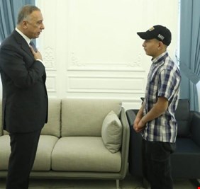 الكاظمي يوجه بتوفير محام لـ”الطفل المعذب” ويتكفل بمصاريف دراسته