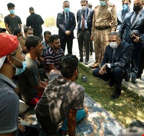 لانه بلا وظيفة..متظاهر عراقي يشكو للكاظمي قصة حب تأخر ثمرها 10 سنوات فهل سيضع الكاظمي خاتمة سعيدة لهذه القصة؟