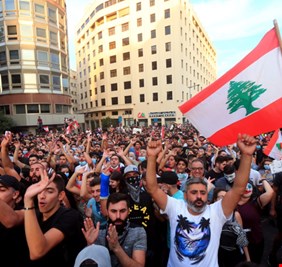 مثلما توقع (العراق اليوم) أمس، فقد هدأت عاصفة الموت والحرائق  وأنطلقت عاصفة الغضب الشعبي التي ستقلع النظام السياسي الفاسد في لبنان