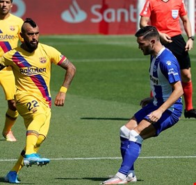 أرتورو فيدال يحسم مستقبله مع برشلونة ويكشف هدف النادي الكتالوني