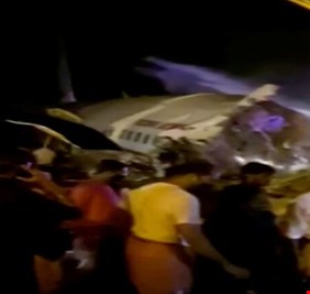 العثور على الصندوقين الأسودين في موقع تحطم طائرة الركاب الهندية