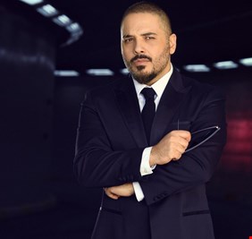 رئيس وزراء لبنان يعرض حقيبة وزارة الإعلام على المطرب اللبناني رامي عياش، وعياش يرفض العرض !