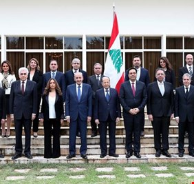 كما توقع (العراق اليوم) كارثة المرفأ تطيح بالحكومة اللبنانية