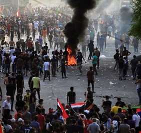 بالصور : وسط عجز حكومي واضح .. مظاهرات في جميع مدن العراق