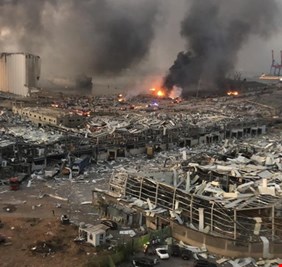 بينهم مسؤولون كبار.. وبعضهم محسوبون على حزب الله  توجيه اتهامات لـ25 شخصاً في انفجار بيروت