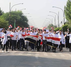 بالصور.. خريجو المجموعة الصحية والتمريضية يقتحمون وزارة المالية