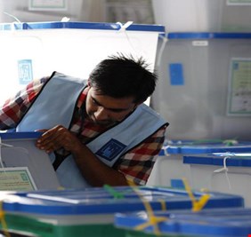 مفوضية الإنتخابات تطالب ب 300 مليون دولار لتغطية الإنتخابات، والكاظمي يقول ليس لدينا أكثر من مئة ( 100 ) مليون دولار !