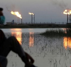 قيود العرض وضبابية الطلب تبقيان سعر النفط فوق 40 دولارا