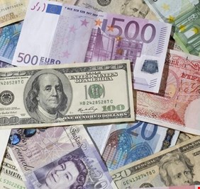 اليورو يبلغ أدنى مستوى في أسبوع مع تقدم الدولار