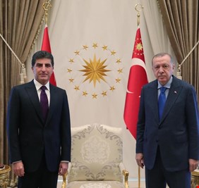 اول تعليق كردي على زيارة بارزاني إلى انقرة.. استهانة بمشاعر ذوي ضحايا القصف التركي