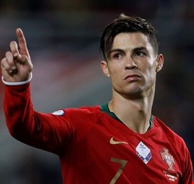 نحلة تقصي رونالدو عن 