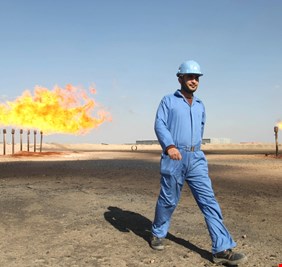 بسبب تكلفة الإنتاج العالية .. توجه عراقي  “سيطمر” مئات الآبار من النفط !