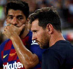 مفاجأة.. سواريز يقرر مغادرة برشلونة إلى مدريد والحزن يسيطر على ميسي