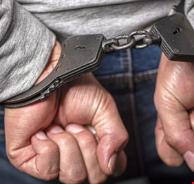 روبين هود الروسي .. يسرق النقود ليوزعها على الفقراء