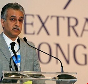 كعادته في التفاعل مع الأحداث المفرحة والمحزنة في العراق .. الشيخ سلمان بن إبراهيم يعزي بوفاة النجم ناظم شاكر