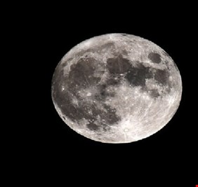 كيف يمكن شراء قطعة من القمر؟