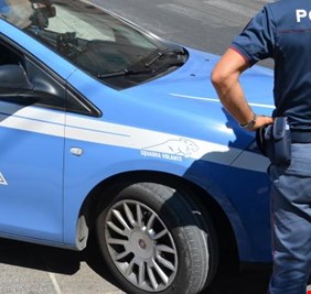 لص متنكر يستعين بـ