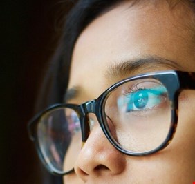 هل يقلل ارتداء النظارات من خطر الإصابة بـ