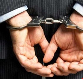 ضمن حملة اعتقال “الفاسدين”.. اعتقال مسؤولين مصرفيين عراقيين