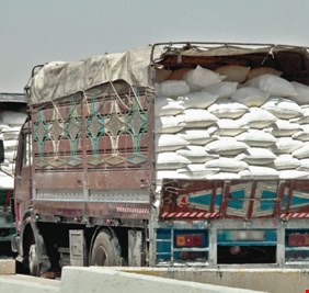 بغداد ترسل 13 ألف طن من مادة الطحين إلى بيروت