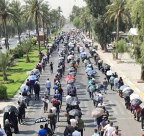 متظاهرون يقطعون شوارع المنصور والعلاوي والحارثية ومعرض بغداد، في إحتجاجات غاضبة بسبب تلكؤ الرئاسة في تعيينهم !