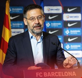 برشلونة على صفيح ساخن وسط توقيعات سحب الثقة من بارتوميو