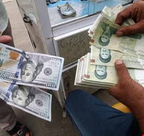 الريال الإيراني يدخل التاريخ من أسوأ الأبواب.. فقد قيمته بالكامل أمام الدولار