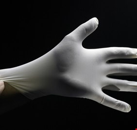 هل يجب أن نرتدي قفازات عندما نكون بالخارج للحد من انتشار 