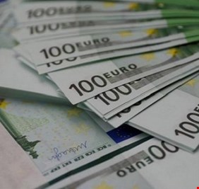 اليورو يصعد أمام الدولار إلى أعلى مستوى في نحو أسبوعين