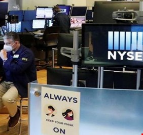 وول ستريت تربح.. والنفط يتراجع بعد 