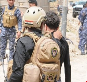 بالصور : اعتقال ’’ بعثية ’’ في بغداد قاموا بهذا العمل !