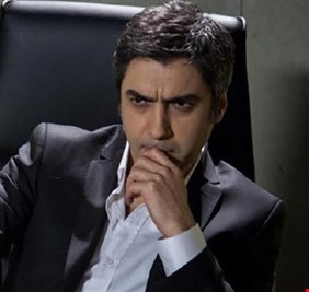 بطل “وادي الذئاب” مهدد بالسجن 12 عاماً.. التركي “مراد علمدار” متهم بالتجسس على هاتف زوجته