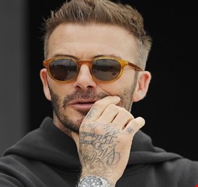 بادرة رائعة من بيكهام تجاه الفتيات المحجبات