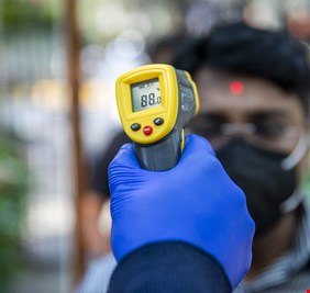 الكشف عن 8 أعراض جانبية يعاني منها بعض مرضى 