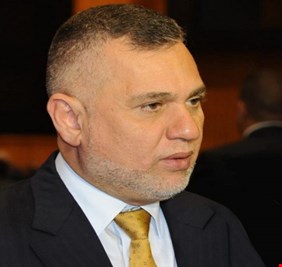 مقرب من الصدر مهددا الأعرجي: ان لم يتأدب .. ادبناه