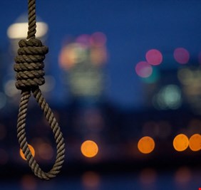 بروفيسور بعلم النفس: انتحار الشباب بالعراق مرتبط بـ’’مصير’’  الانتخابات المقبلة.. هذا ما حدث بعد 2003