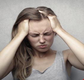 مواد غذائية يجب الامتناع عن تناولها في حالة الصداع