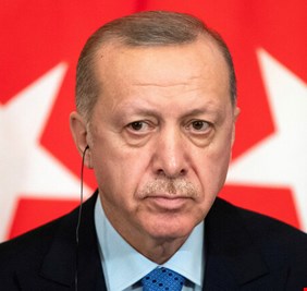 أردوغان يتهم ماكرون بالتهجم على الإسلام 