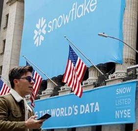 حال السوق.. وول ستريت تنتعش وانهيار أسهم أوروبا والدولار