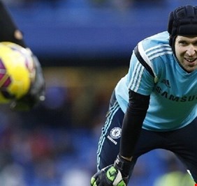 الدوري الإنجليزي.. بيتر تشيك المعتزل يعود كحارس طوارئ إلى تشيلسي