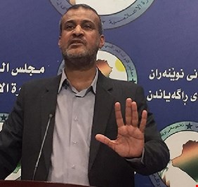 بالفيديو .. كاظم الصيادي نائب مهنته (مقرباز)، يضحك على الناس، ويعطي صكوكاً بلا رصيد !